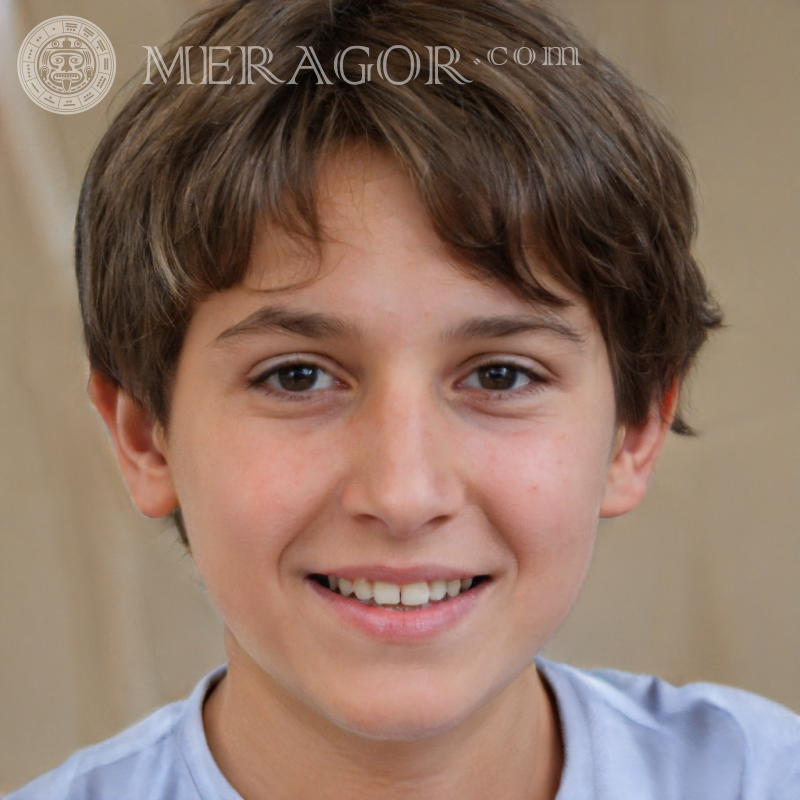 Foto de um menino sorridente para brincar Rostos de meninos Europeus Infantis Meninos jovens