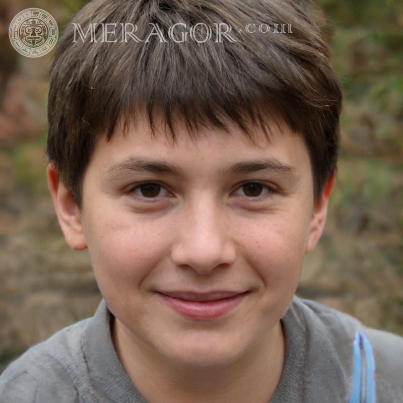 Bild mit einem fröhlichen Jungen Gesichter von Jungen Europäer Kindliche Jungen