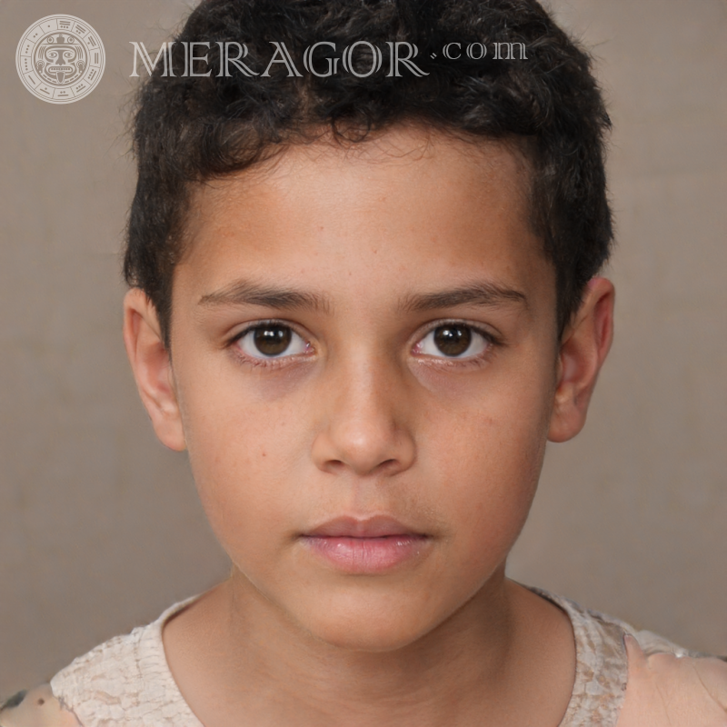 Photo de profil avec un garçon mignon Visages de garçons Européens Infantiles Jeunes garçons