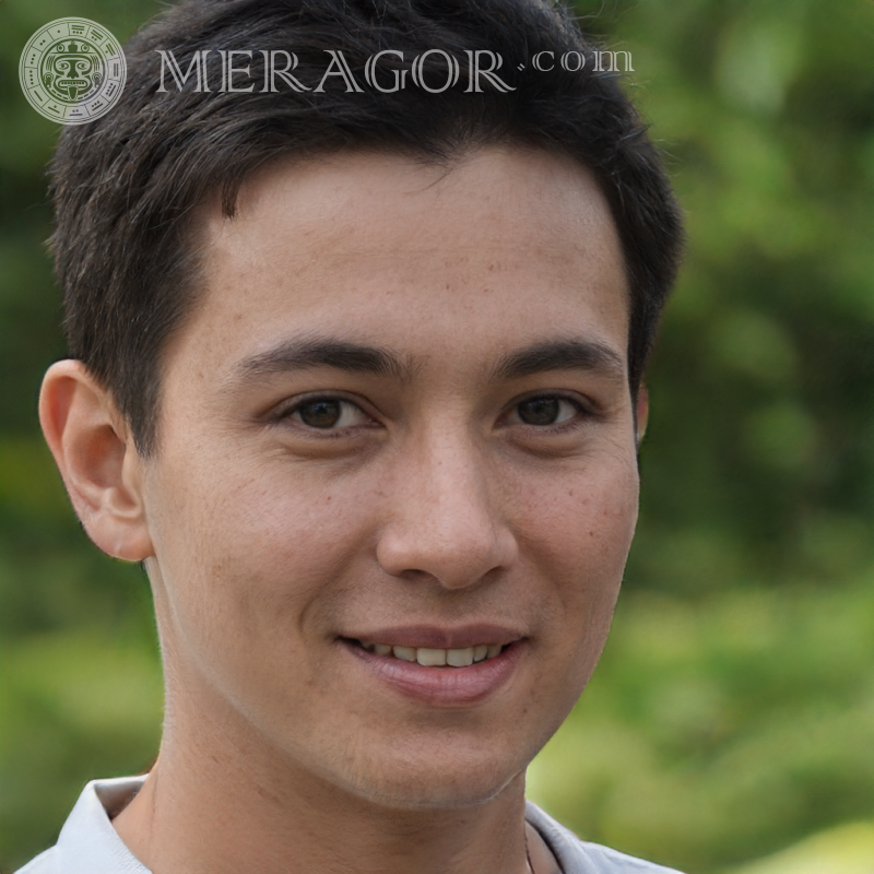 Visage de garçon souriant pour profil Visages de garçons Européens Italiens Espagnols