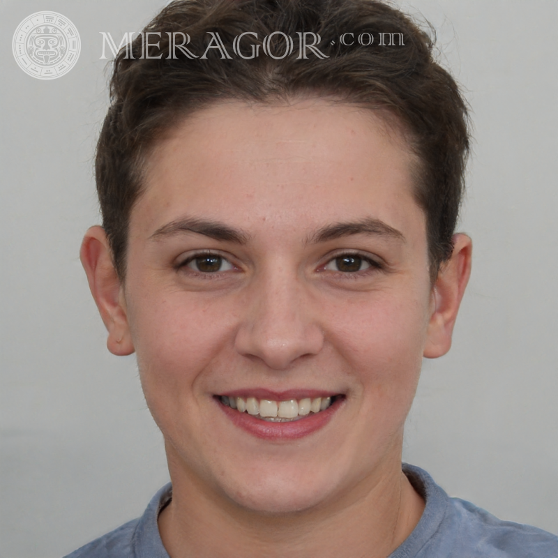 Visage de garçon souriant pour enregistrement Visages de garçons Européens Russes Ukrainiens