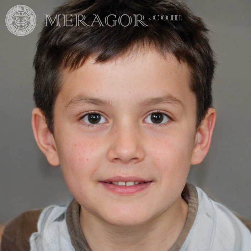 O rosto de um menino fofo para o site Rostos de meninos Europeus Russos Ucranianos