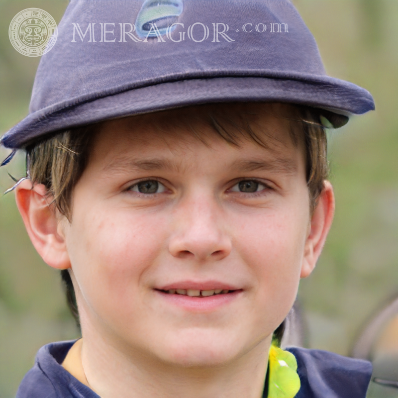 La cara de un chico lindo con un sombrero. Rostros de niños Europeos Rusos Ucranianos