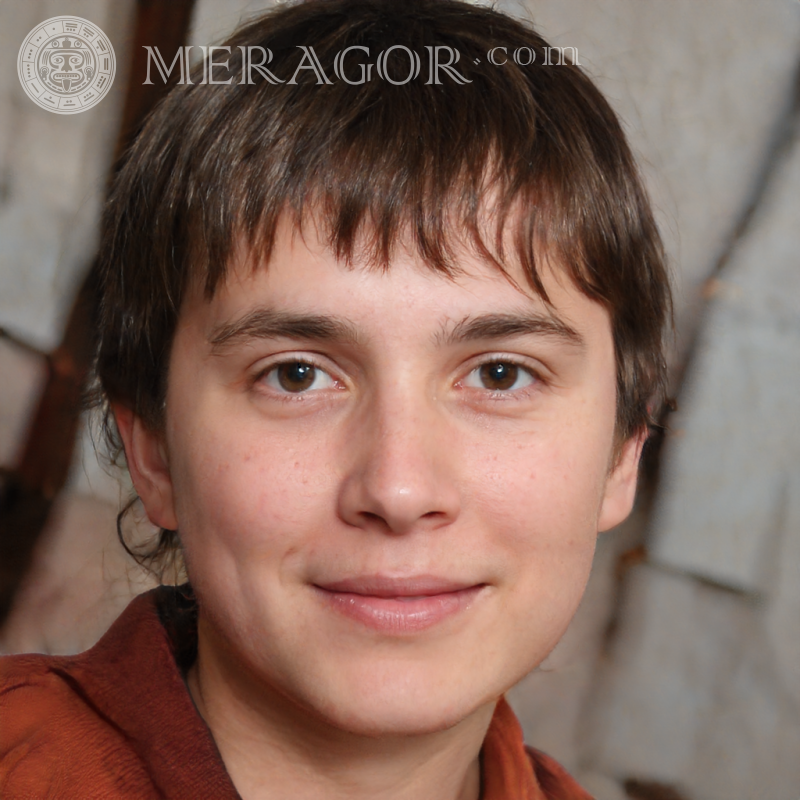 Rosto de um menino alegre com cabelo escuro para se proteger Rostos de meninos Europeus Russos Ucranianos