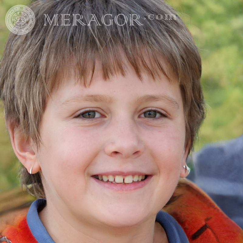 Rosto de menino alegre bonito para cobertura Rostos de meninos Europeus Russos Ucranianos
