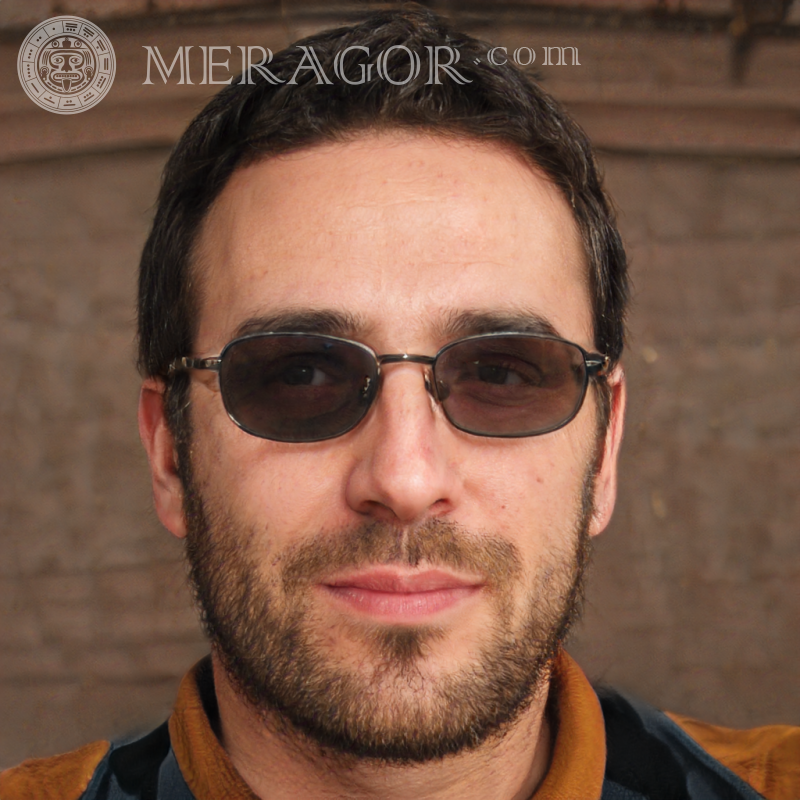 Foto inusual de un hombre con gafas Rostros de hombres Europeos Rusos Caras, retratos