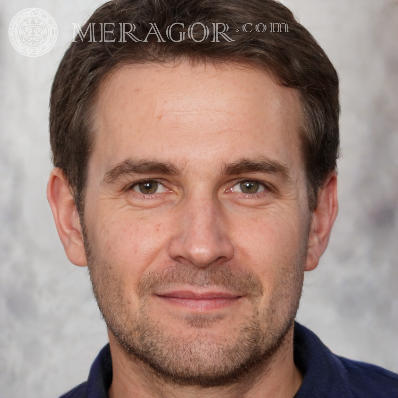 Foto de un hombre de 45 años en la foto de perfil. Rostros de hombres Europeos Rusos Caras, retratos