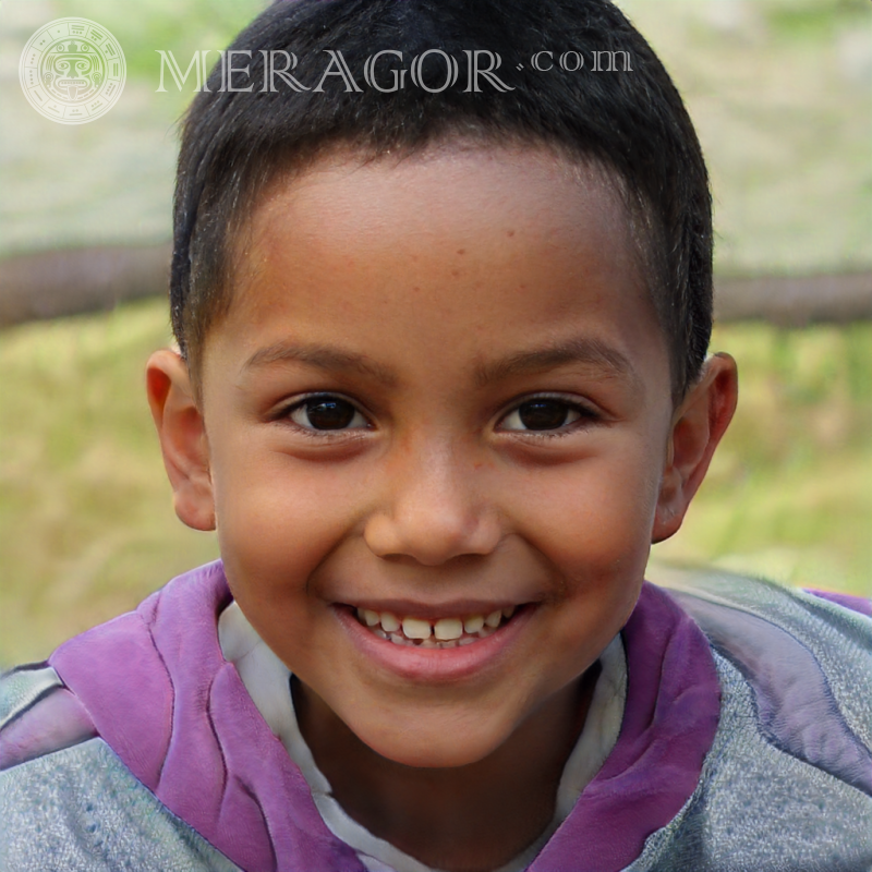 Faux visage de garçon riant pour la couverture Visages, portraits Noirs Infantiles Jeunes garçons