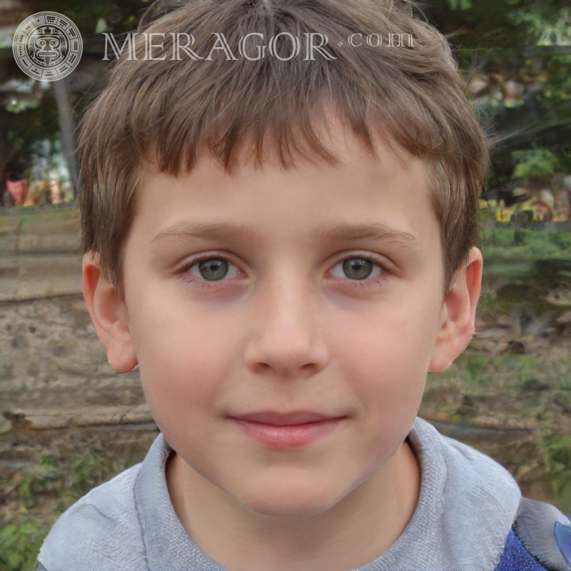 Gefälschtes süßes Jungengesicht für die Deckung Gesichter, Porträts Europäer Russen Ukrainer