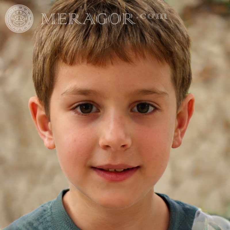 Faux visage de petit garçon aux cheveux bruns pour Pinterest Visages, portraits Far Cry Européens Russes