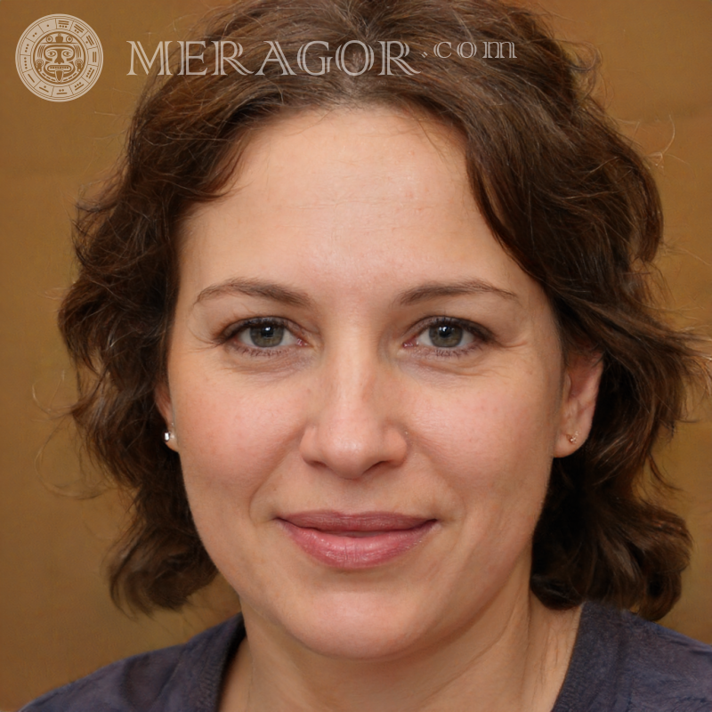 Foto mit dem Gesicht einer 44-jährigen Frau Gesichter von Frauen Europäer Russen Gesichter, Porträts