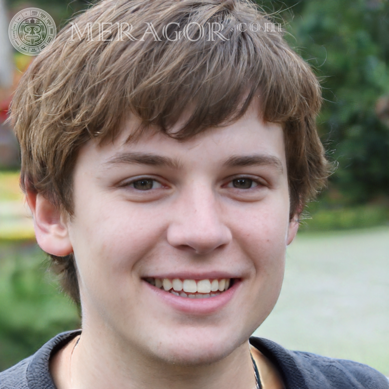 Télécharger le visage un garçon joyeux Visages de garçons Européens Russes Ukrainiens