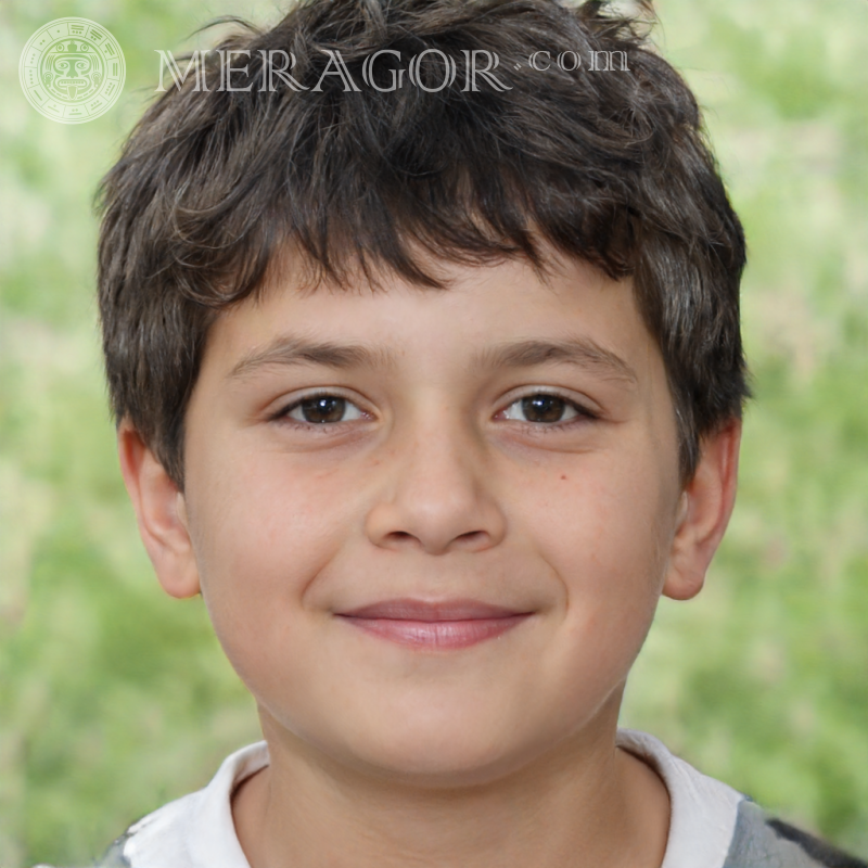 Descarga la cara de un chico lindo con un peinado corto para LinkedIn Rostros de niños Europeos Rusos Ucranianos