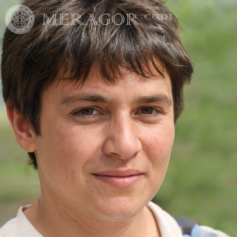 Baixe uma foto falsa de um menino na natureza Rostos de meninos Europeus Russos Ucranianos