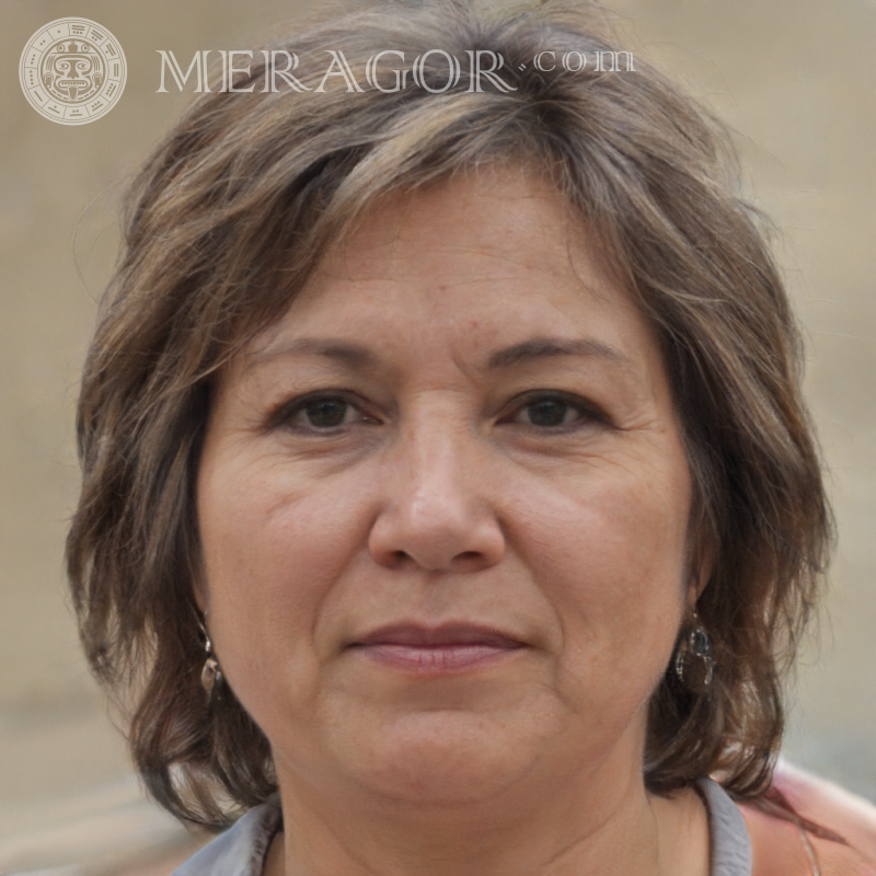 Foto de la abuela en un avatar sobre un fondo marrón Rostros de abuelas Europeos Rusos Caras, retratos