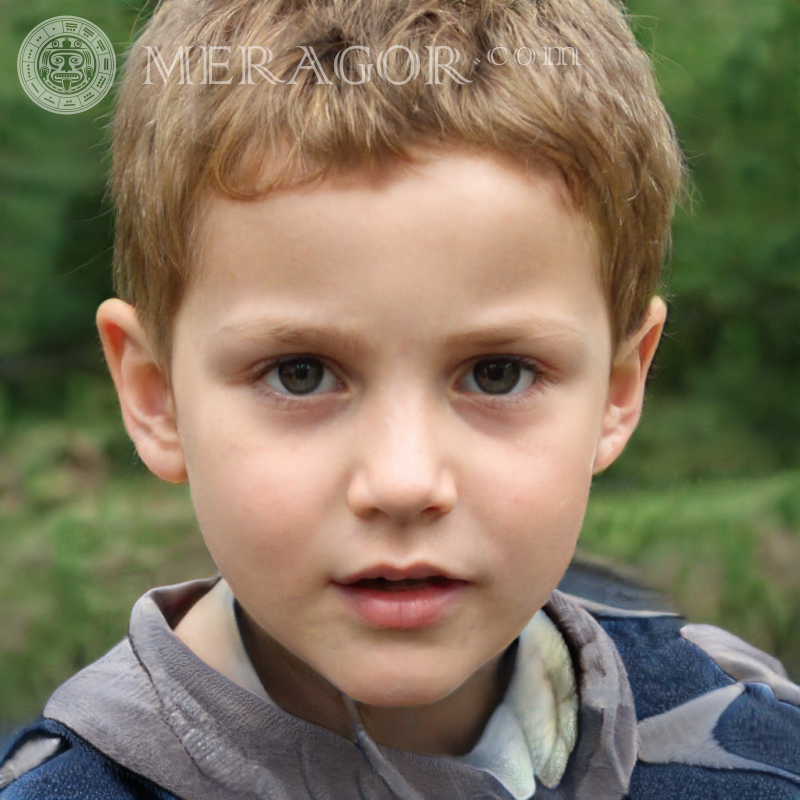 Descargar retrato de un lindo niño en la calle para Instagram Rostros de niños Europeos Rusos Ucranianos