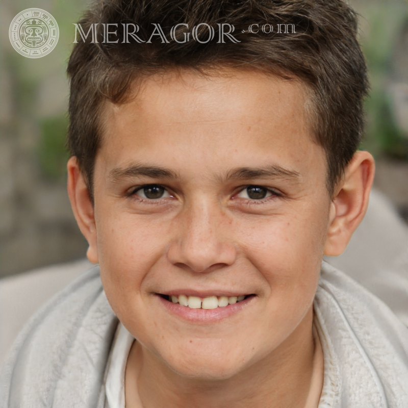 Laden Sie das Porträt eines fröhlichen Jungen für WhatsApp herunter Gesichter von Jungen Europäer Russen Ukrainer