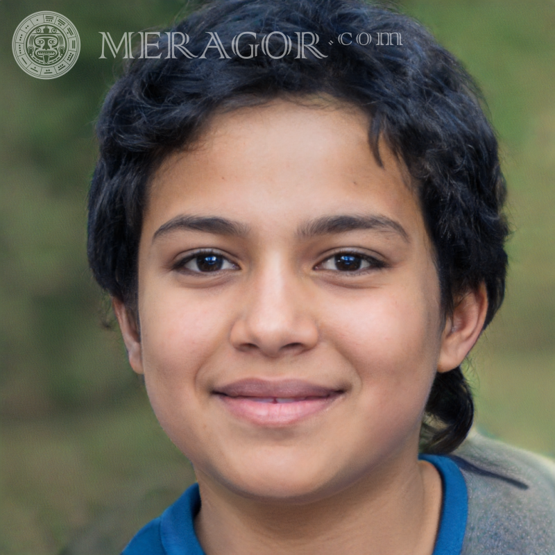 Télécharger le faux portrait un garçon joyeux Visages de garçons Arabes, musulmans Infantiles Jeunes garçons