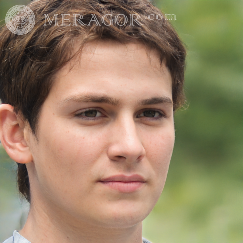 Le visage un beau mec de 17 ans Visages de jeunes hommes Européens Russes Visages, portraits