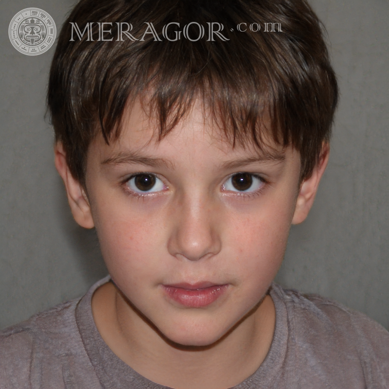 Descargar retrato falso de un chico lindo sobre un fondo gris para LinkedIn Rostros de niños Europeos Rusos Ucranianos