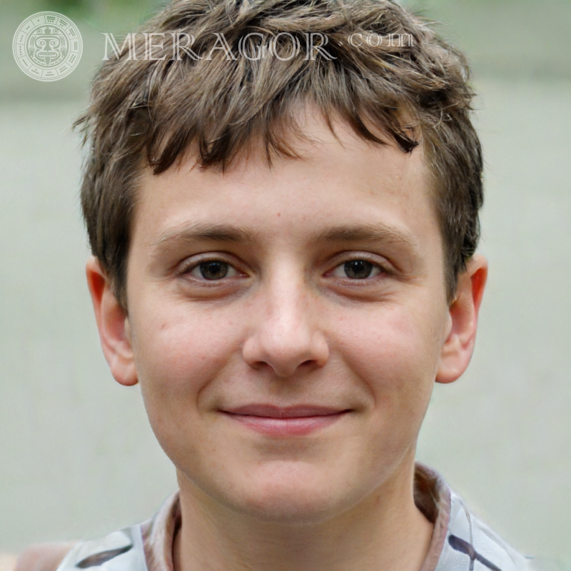 Téléchargez le faux portrait un garçon heureux pour la couverture Visages de garçons Européens Russes Ukrainiens