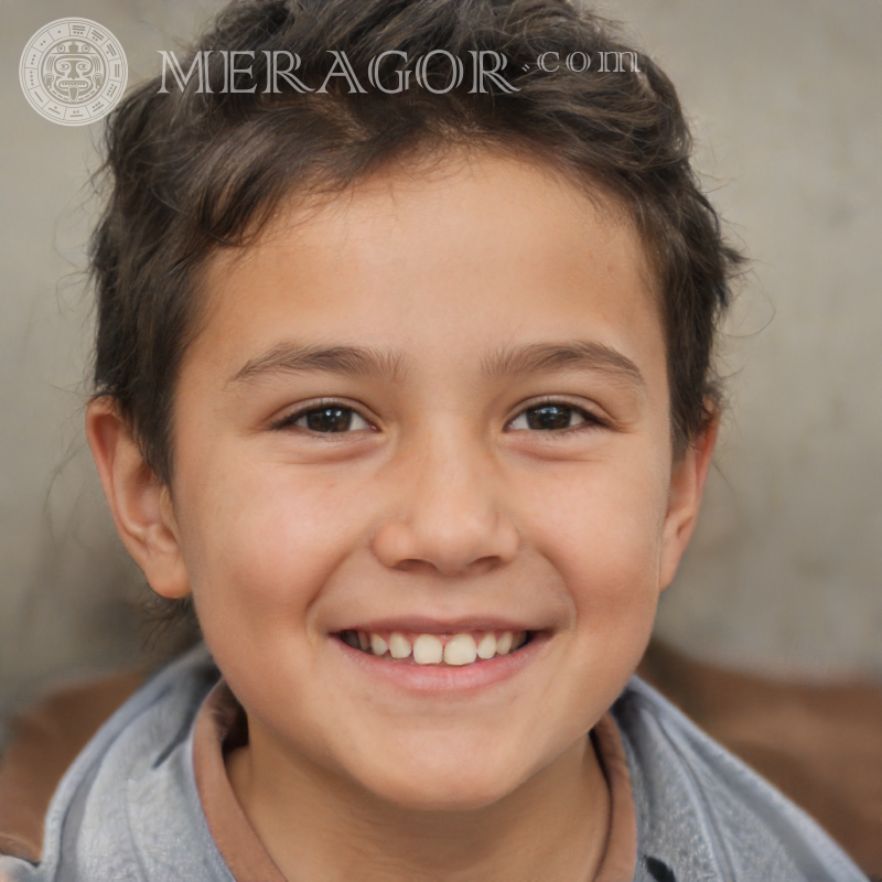 Descargar falso retrato de un lindo niño sonriente para redes sociales Rostros de niños Europeos Rusos Ucranianos