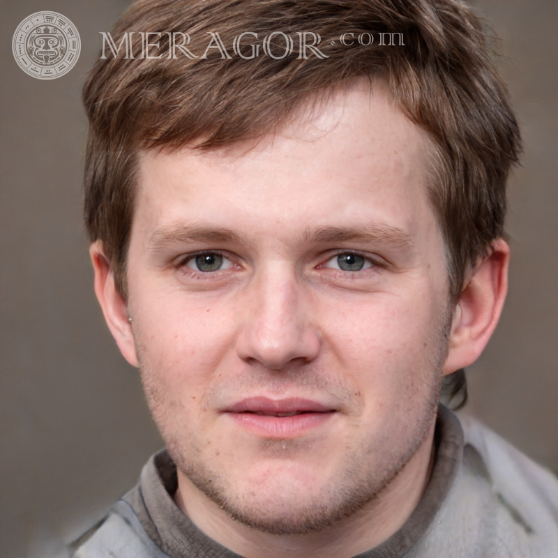 Le visage un mec de 17 ans aux cheveux roux Visages de jeunes hommes Européens Russes Visages, portraits