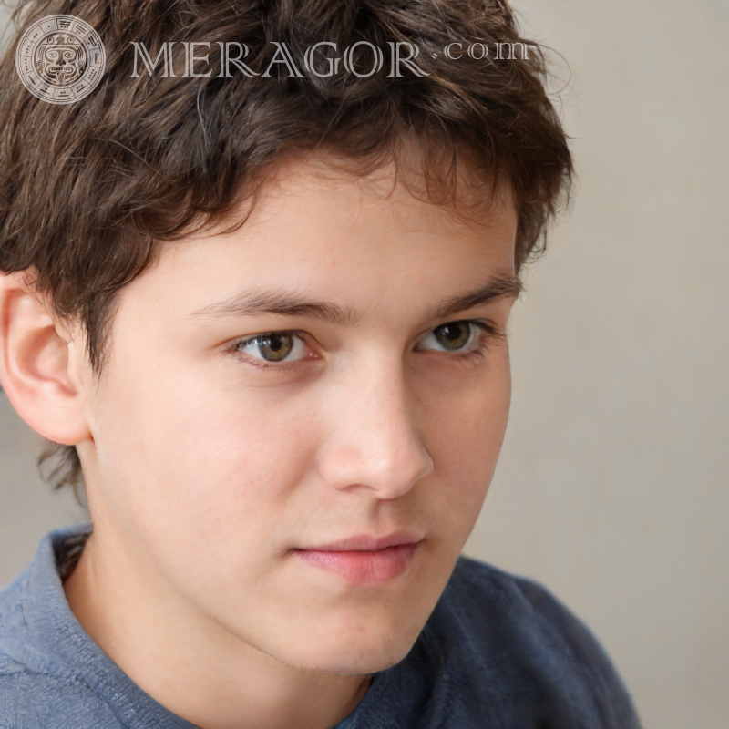 Photo un mec de 17 ans en ligne Visages de jeunes hommes Européens Russes Visages, portraits