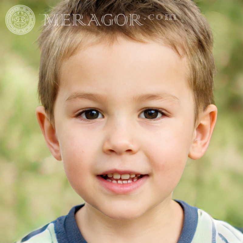 Faux portrait un garçon souriant mignon pour enregistrement Visages de garçons Européens Russes Ukrainiens