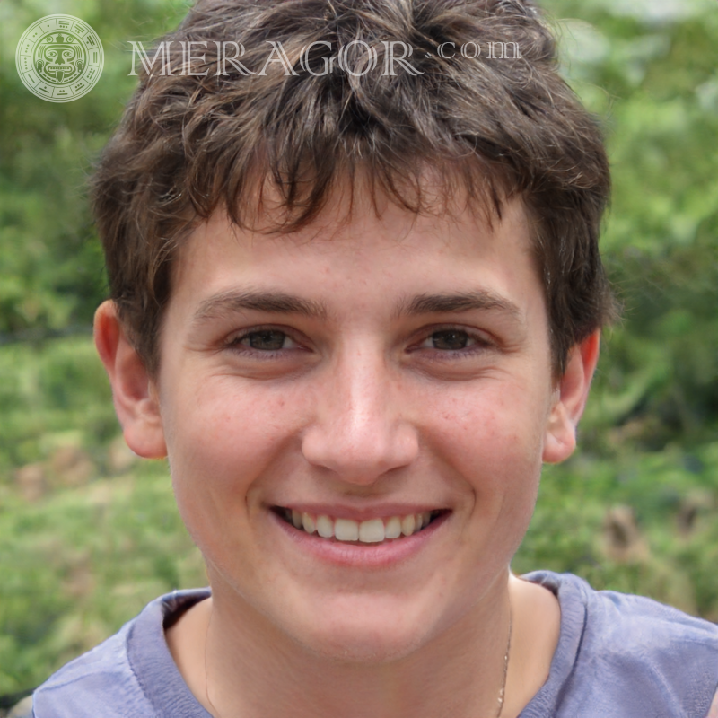 Retrato falso de um menino sorridente para o site Rostos de meninos Europeus Russos Ucranianos