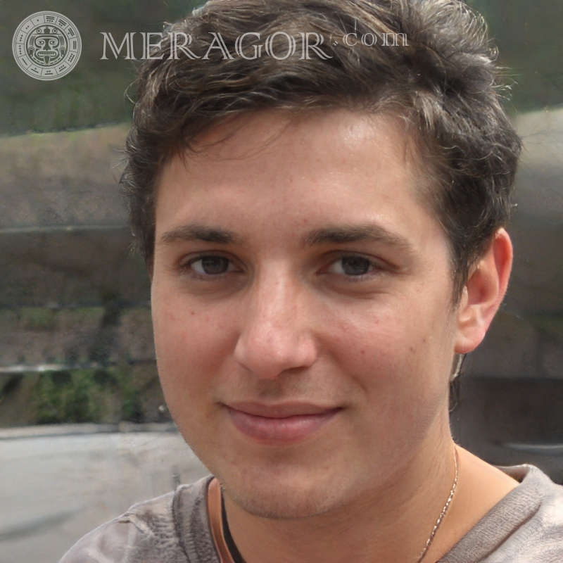 Faux visage un garçon heureux pour Instagram sur Meragor.com Visages de garçons Européens Russes Ukrainiens