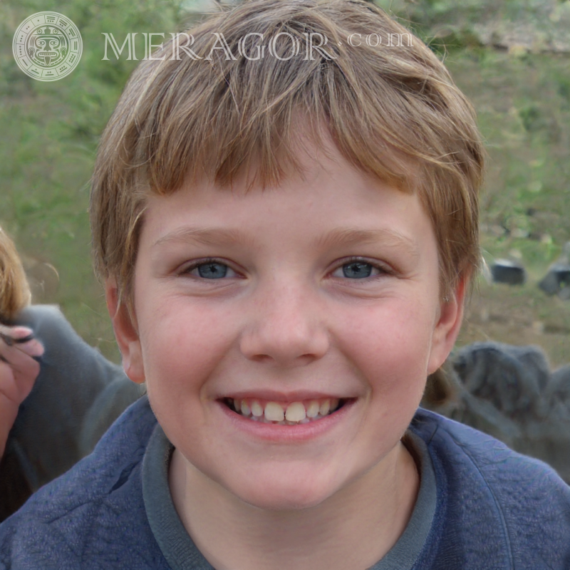 Gefälschtes lächelndes Jungengesicht für Pinterest auf Meragor.com Gesichter von Jungen Europäer Russen Ukrainer