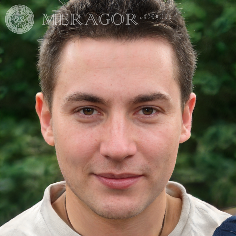 Cara de un chico de 28 años con cabello negro Rostros de chicos Europeos Rusos Caras, retratos
