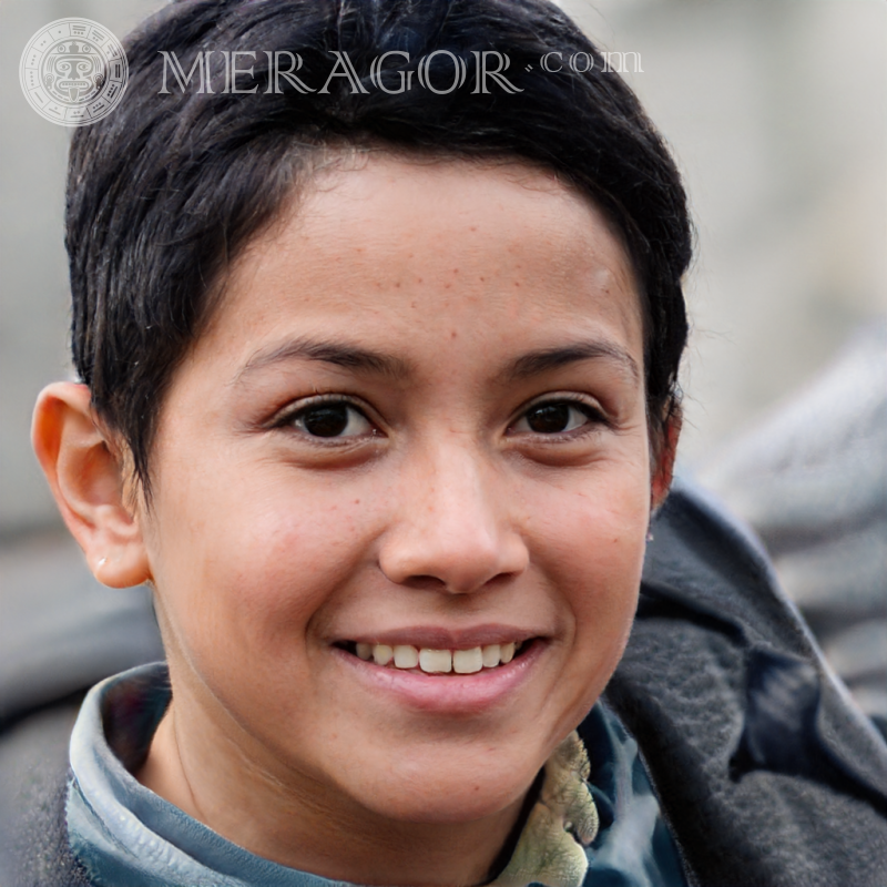 Laden Sie das Foto des Gesichts eines fröhlichen Jungenportraits herunter Gesichter von Jungen Araber, Muslime Kindliche Jungen