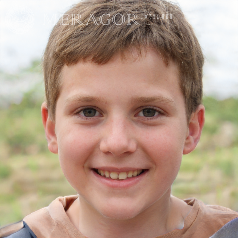Descargar foto de la cara de un niño alegre en la imagen de la calle Rostros de niños Europeos Rusos Ucranianos