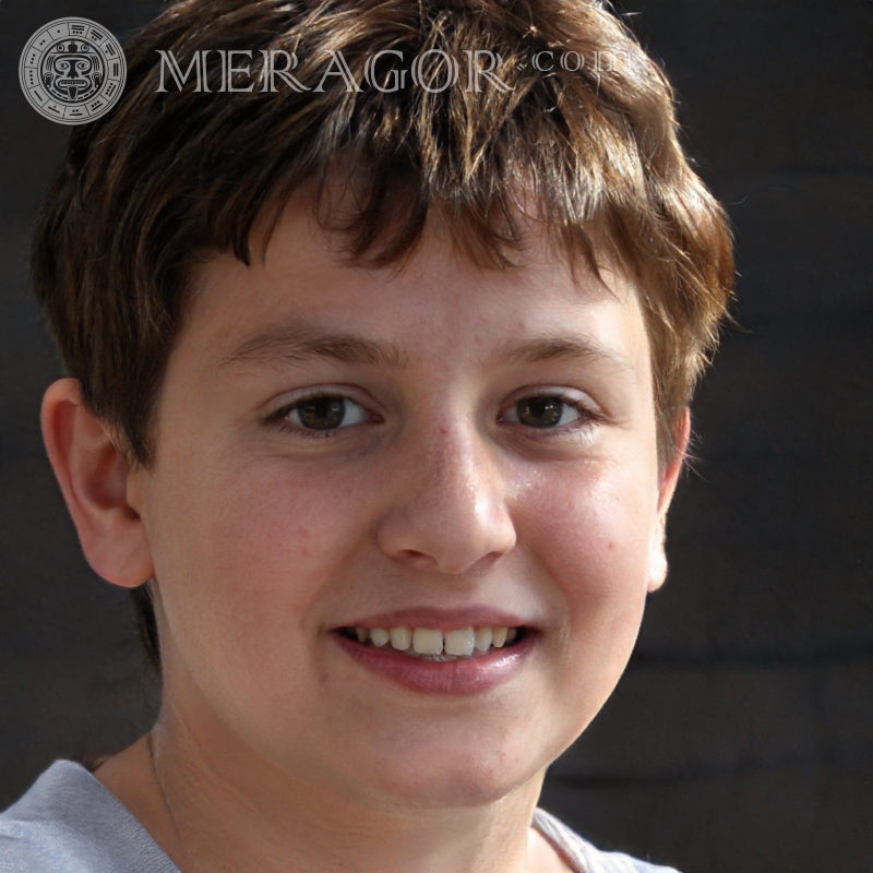 Baixe uma foto do rosto de um menino feliz para um site de anúncios Rostos de meninos Europeus Russos Ucranianos