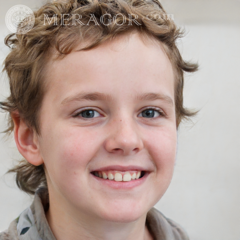 Laden Sie das Foto des Gesichtes eines fröhlichen Jungen für Avito herunter | 0 Gesichter von Jungen Europäer Russen Ukrainer