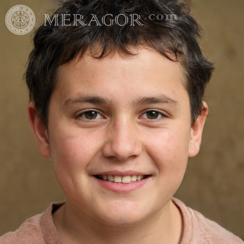 Télécharger la photo du visage un garçon joyeux pour avito Visages de garçons Européens Russes Ukrainiens