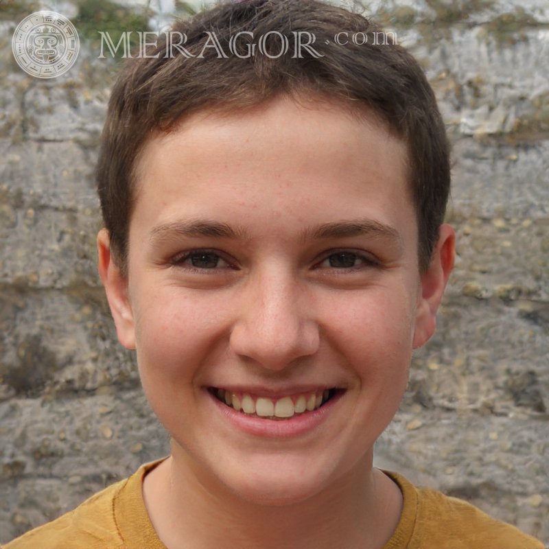 Téléchargez une photo du visage un garçon heureux pour discuter Visages de garçons Européens Russes Ukrainiens