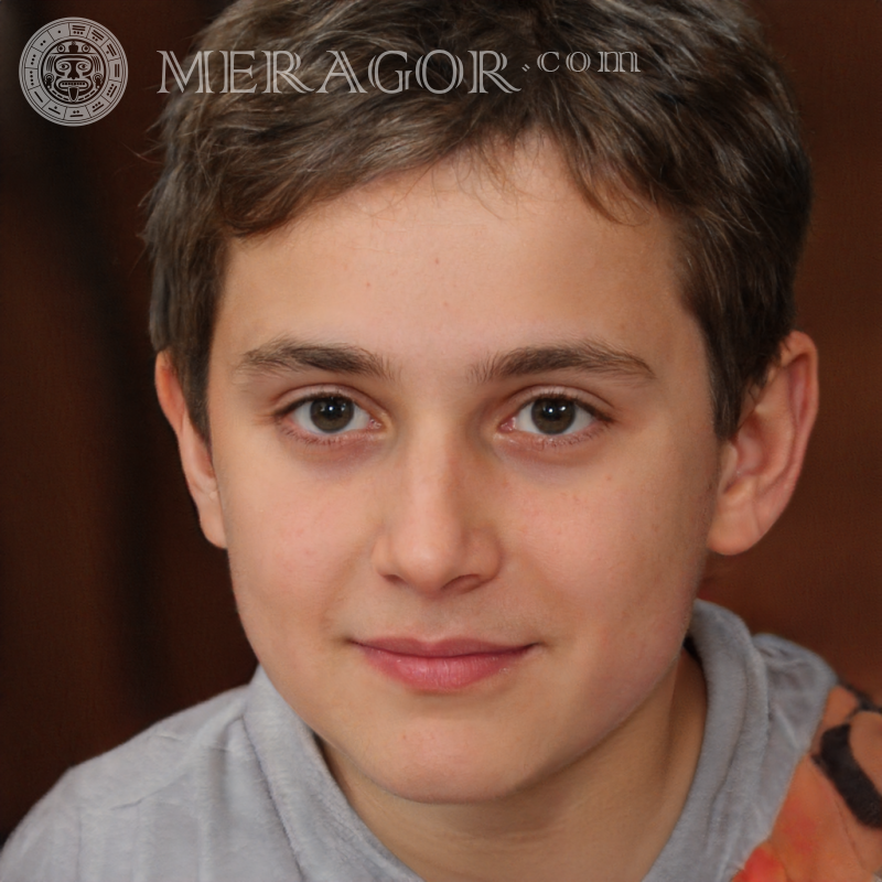 Téléchargez une photo du visage un garçon mignon pour les documents Visages de garçons Européens Russes Ukrainiens