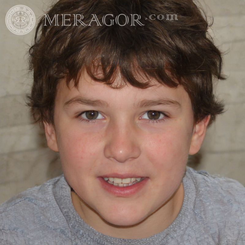 Baixe a foto do rosto de um menino bonito e alegre para sua conta Rostos de meninos Europeus Russos Ucranianos