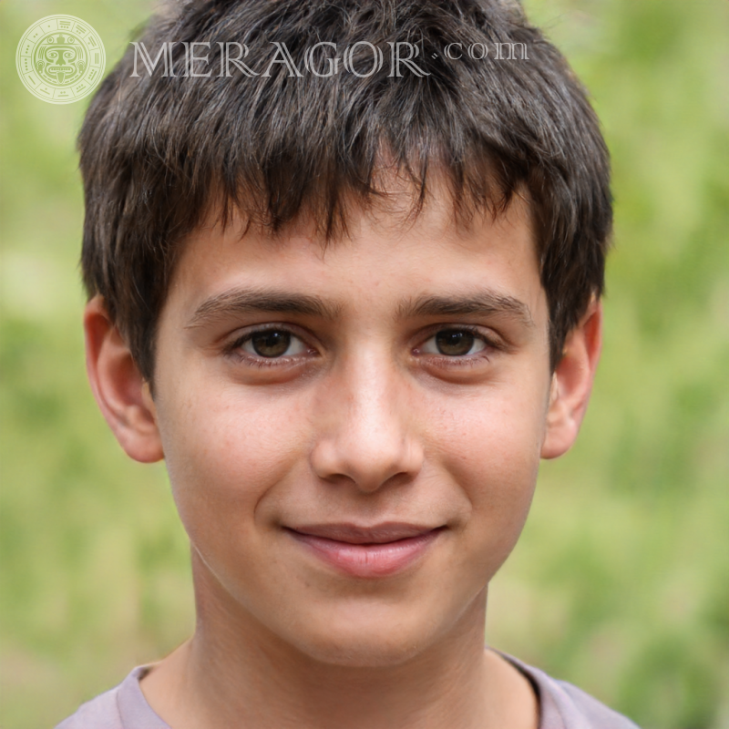 Laden Sie ein Jungengesichtsfoto herunter, das mit dem Zufallsgenerator erstellt wurde Gesichter von Jungen Araber, Muslime Kindliche Jungen