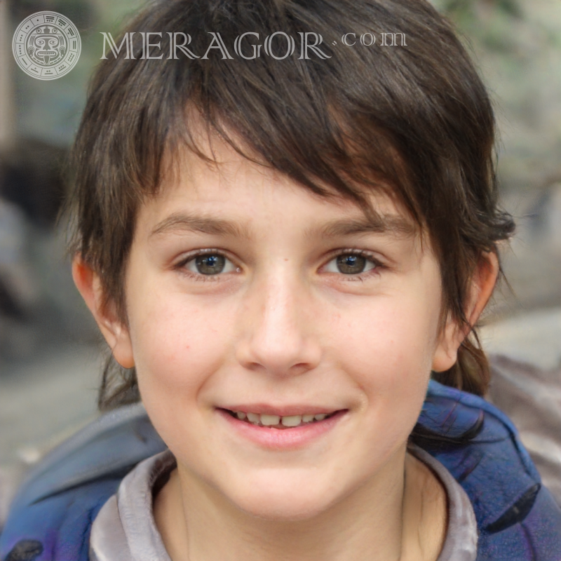 Laden Sie ein Gesichtsfoto eines lächelnden süßen Jungen herunter, das von einem Zufallsgesichtsgenerator erstellt wurde Gesichter von Jungen Europäer Russen Ukrainer