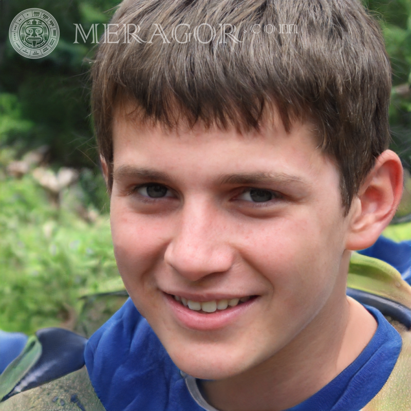 Baixe uma foto do rosto de um menino feliz para obter autorização Rostos de meninos Europeus Russos Ucranianos
