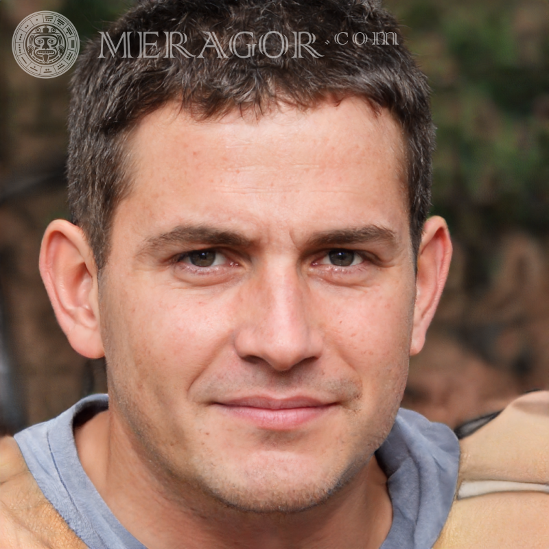 Guy face à aide à inscription de 25 ans Visages de jeunes hommes Européens Russes Visages, portraits