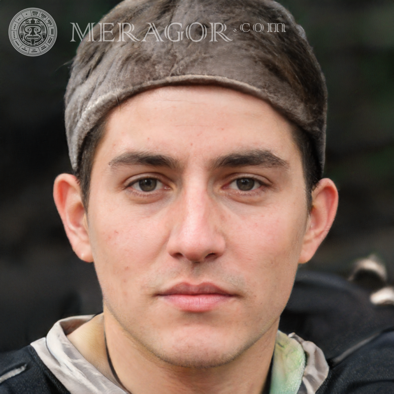 Photo avec un mec au chapeau Visages de jeunes hommes Européens Russes Visages, portraits