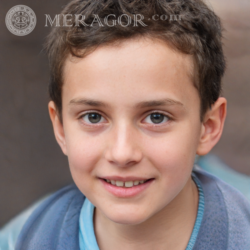 Laden Sie ein Foto des Gesichts eines glücklichen Jungen für die Website herunter Gesichter von Jungen Europäer Russen Ukrainer
