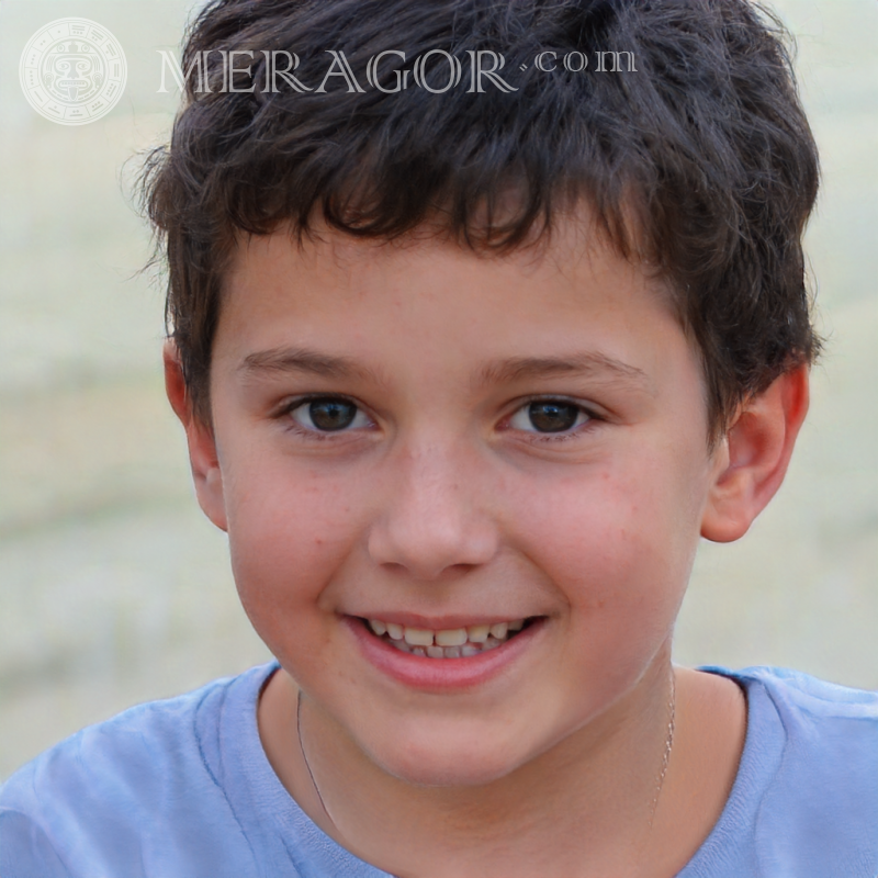 Télécharger la photo du visage du garçon souriant vraie photo Visages de garçons Européens Russes Ukrainiens