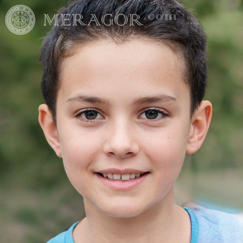 Téléchargez la photo du visage un garçon joyeux Visages de garçons Européens Russes Ukrainiens