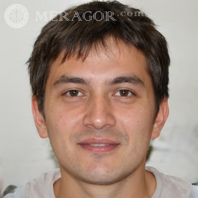 O rosto do cara no avatar do site Rostos de rapazes Europeus Russos Pessoa, retratos